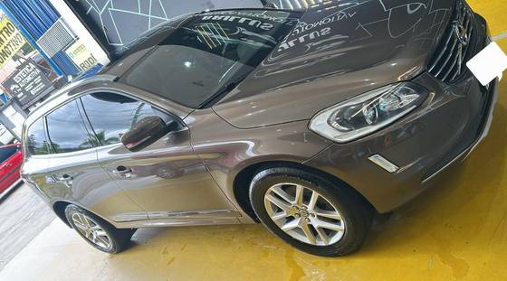 VOLVO XC60 2.0 T5 MOMENTUM GASOLINA 4P AUTOMÁTICO